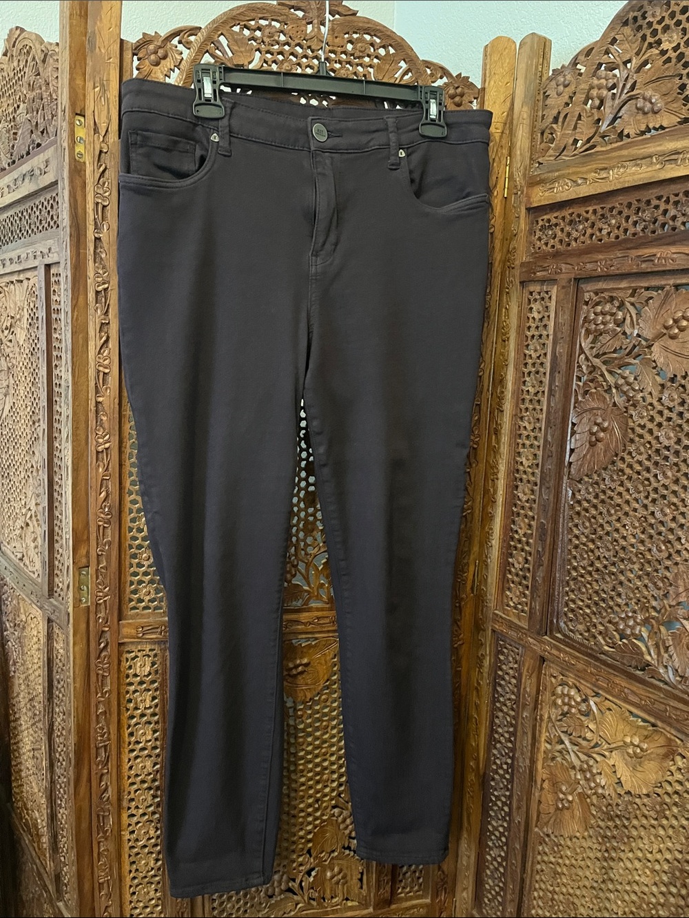 Kut from the Kloth Skinny Jeans in Deep Plum